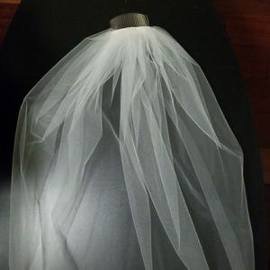 White tulle bridal veil